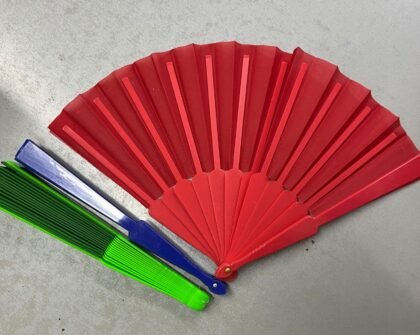 Abanico de tela plastico x1