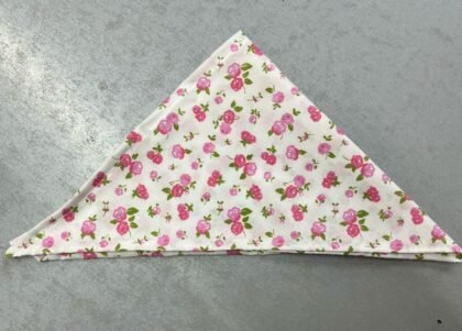 Pañuelo triangular paisana floreado