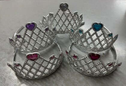 Tiara reina rombos y corazon plateada plastica x1