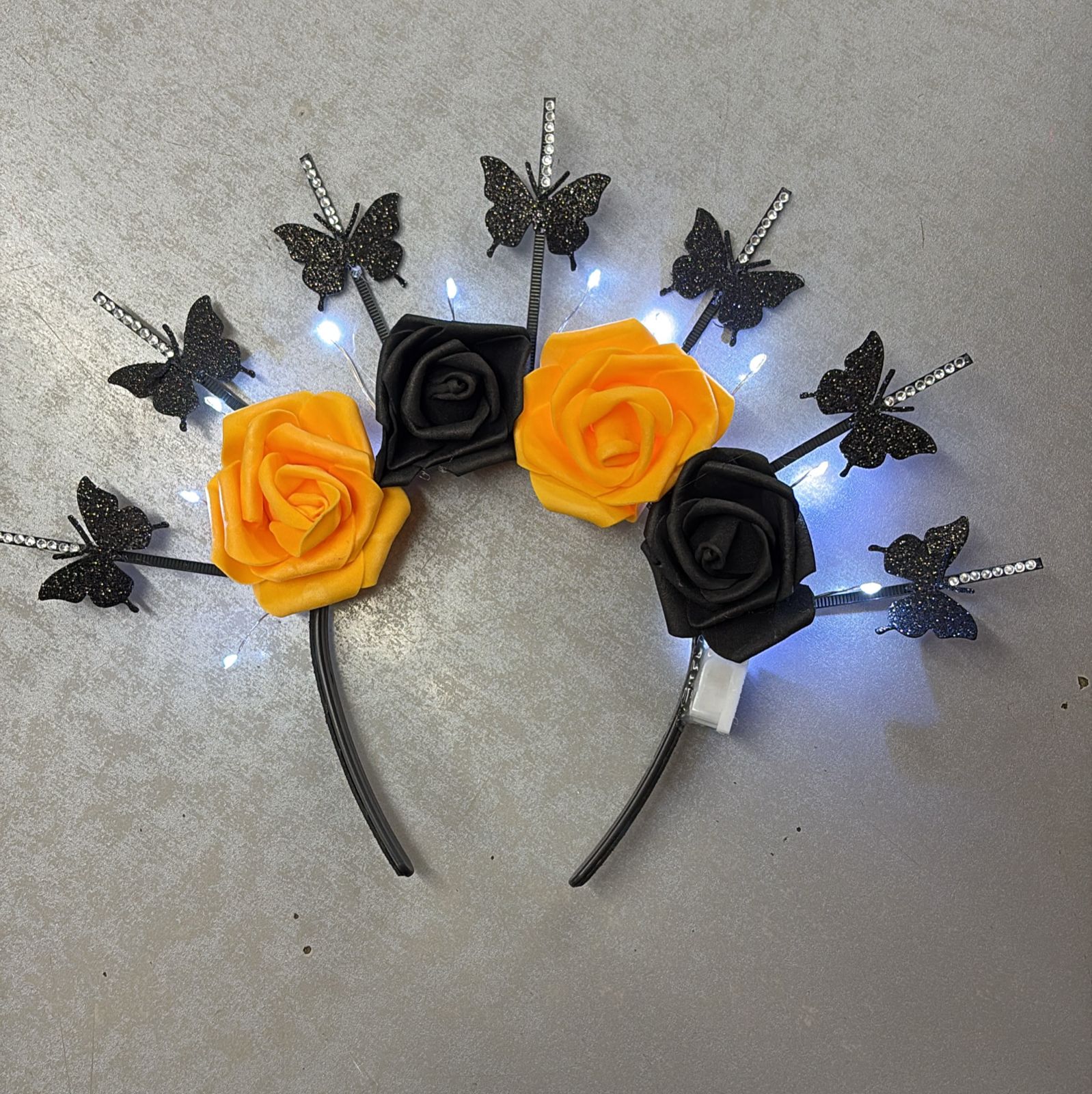 Vincha catrina/calaca 4 Flores goma eva con mariposas y luces x1 - Imagen 4