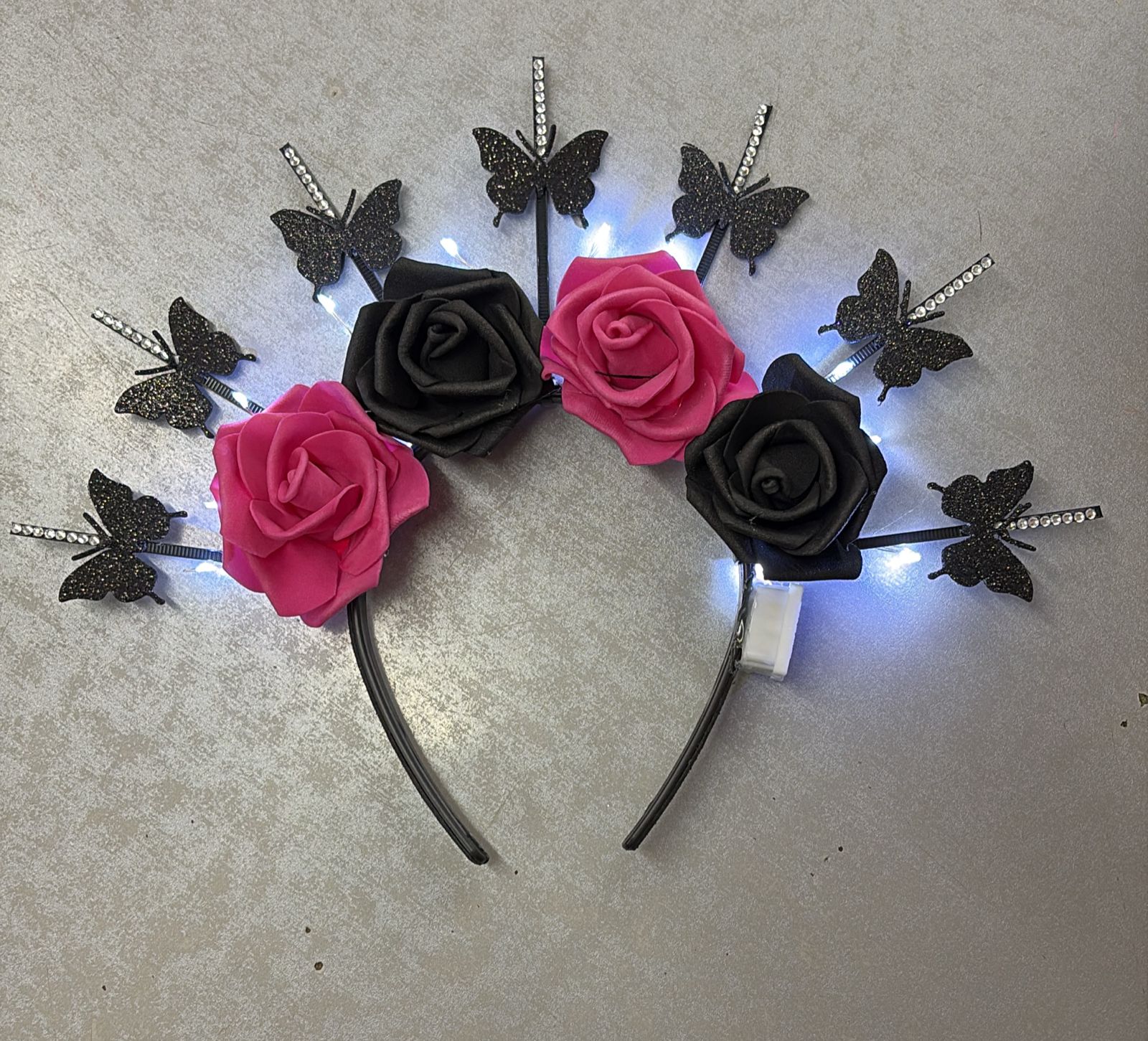 Vincha catrina/calaca 4 Flores goma eva con mariposas y luces x1 - Imagen 2