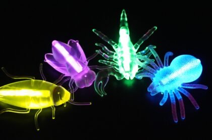 Colgante insecto halloween neon luminoso x1